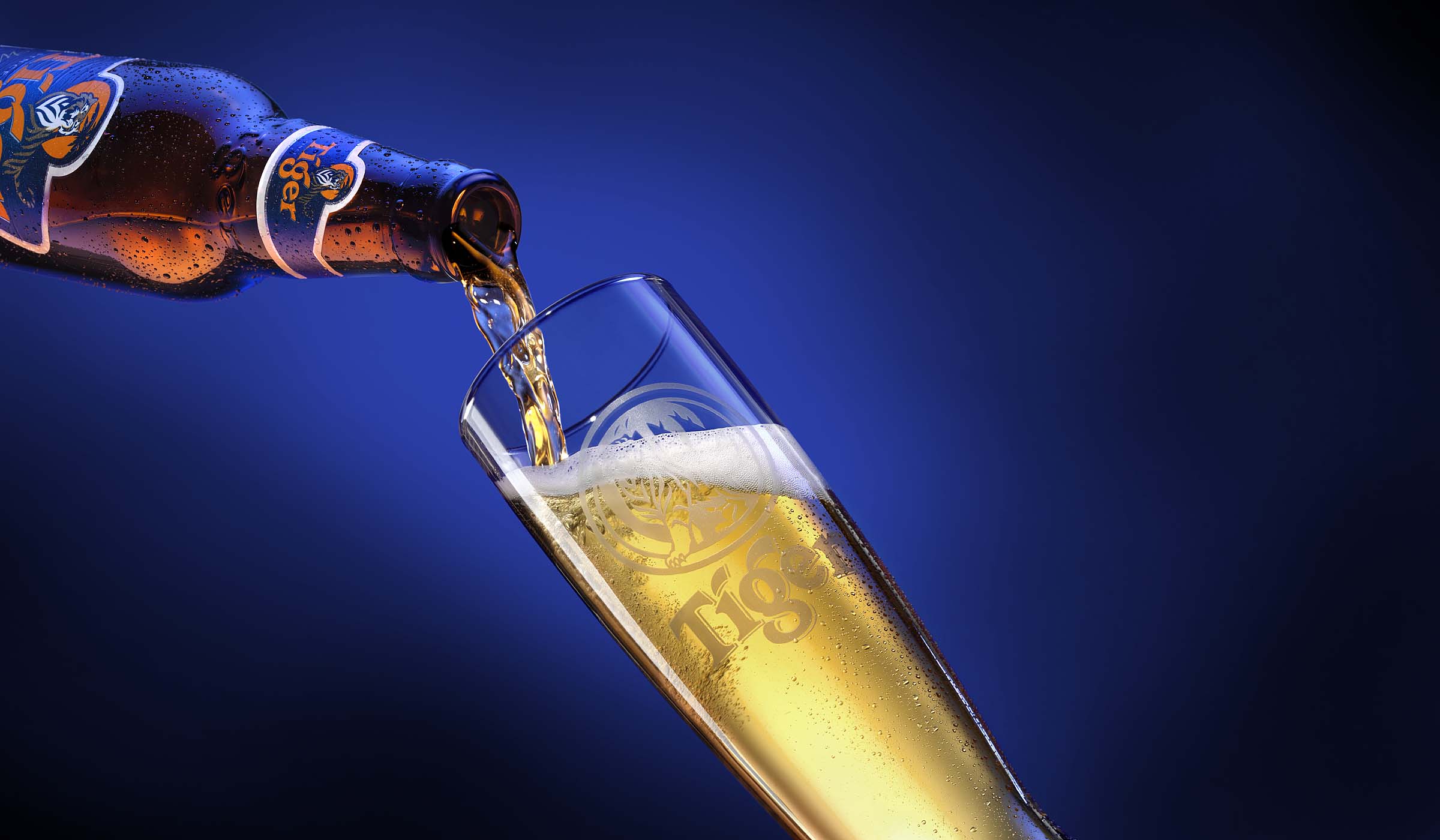 Premium beer pour drinks photography by London based photographer Warren Ryley